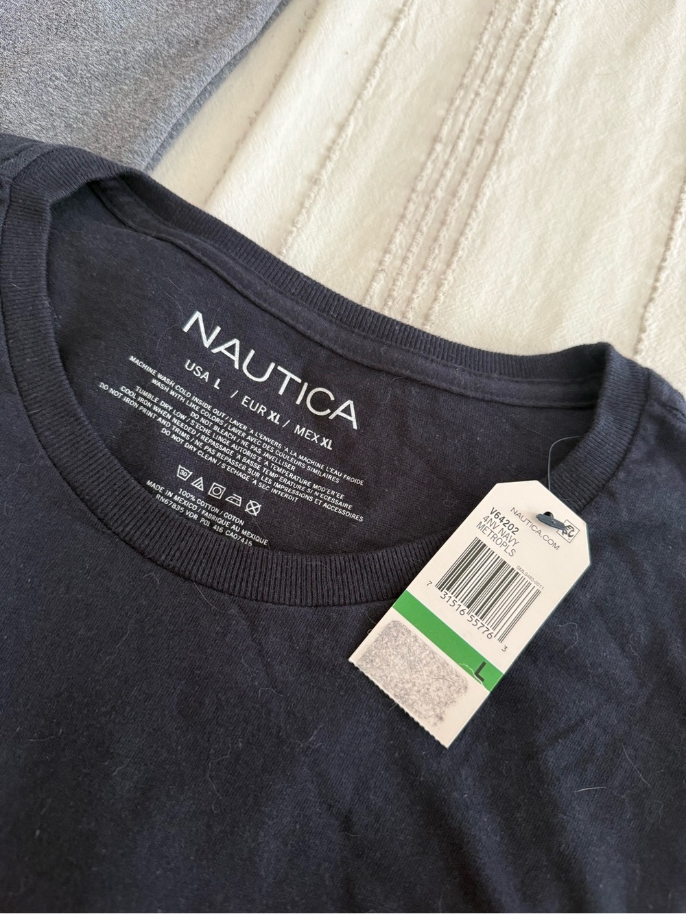 Nautica Men's T-Shirt in Navy Blue